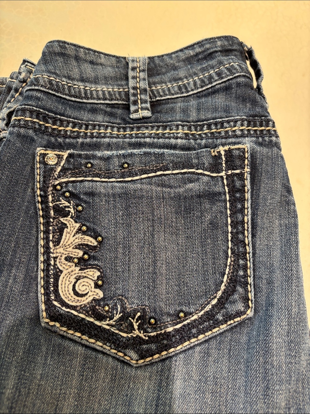 Silver Jeans Women’s Blue Bootcut Jeans with Contrast Stitching